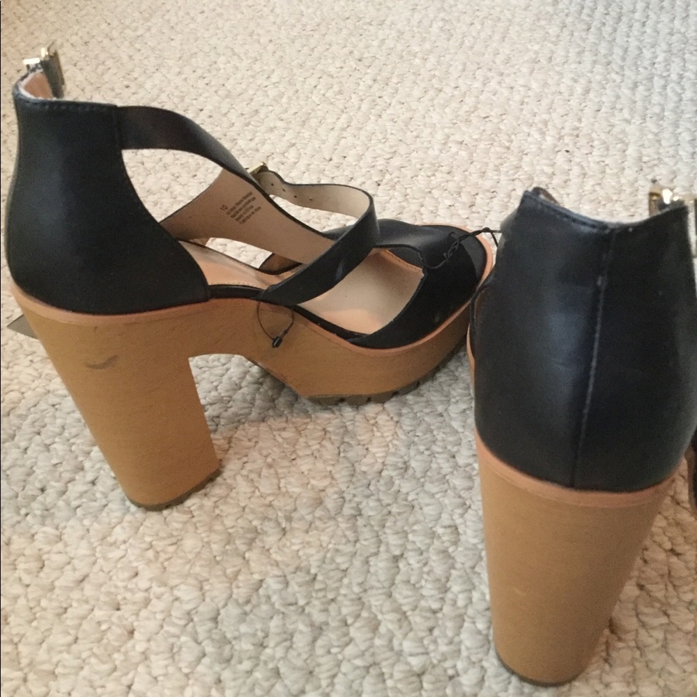 Express Platform Sandals - Picture 6 of 6